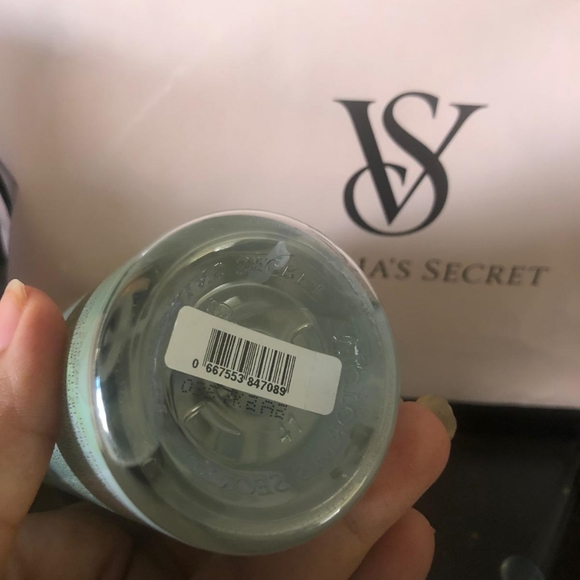 Victoria's Secret Beneath the palm - Picture 4 of 8